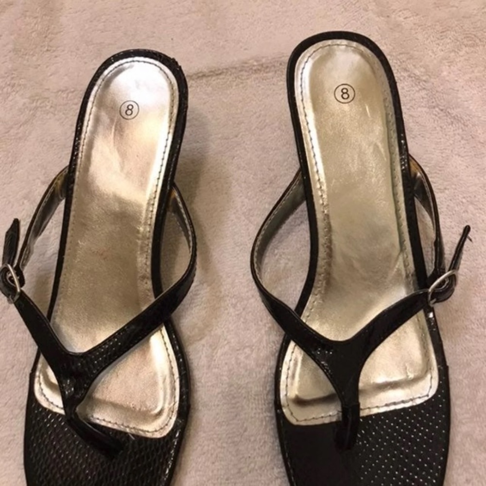 Black heeled flip flop